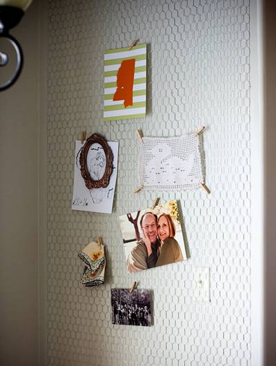 Photos and cards is attached onto the chicken wire mesh wall.