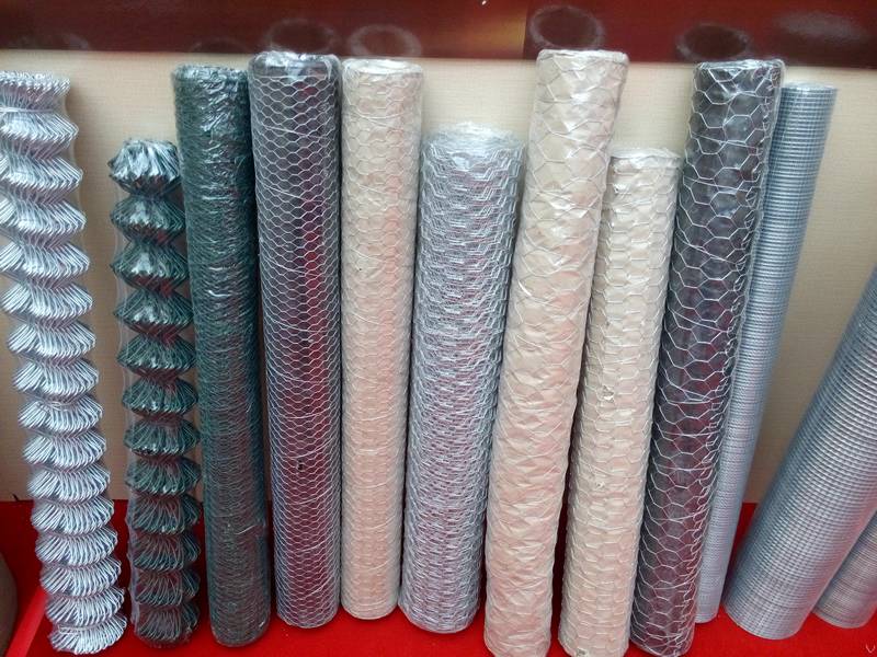 Chicken wire netting rolls, one roll green PVC coating and six rolls galvanized netting; besides, chain link mesh rolls and welded wire netting rolls.